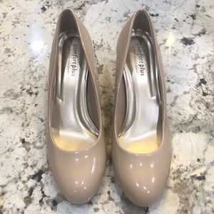 Comfort plus nude pumps